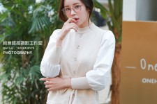 邳州兼职模特被摄影师亲(兼职模特被摄影师亲了)