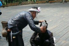邳州欲带老伴游遍中国(带着老伴去旅游)