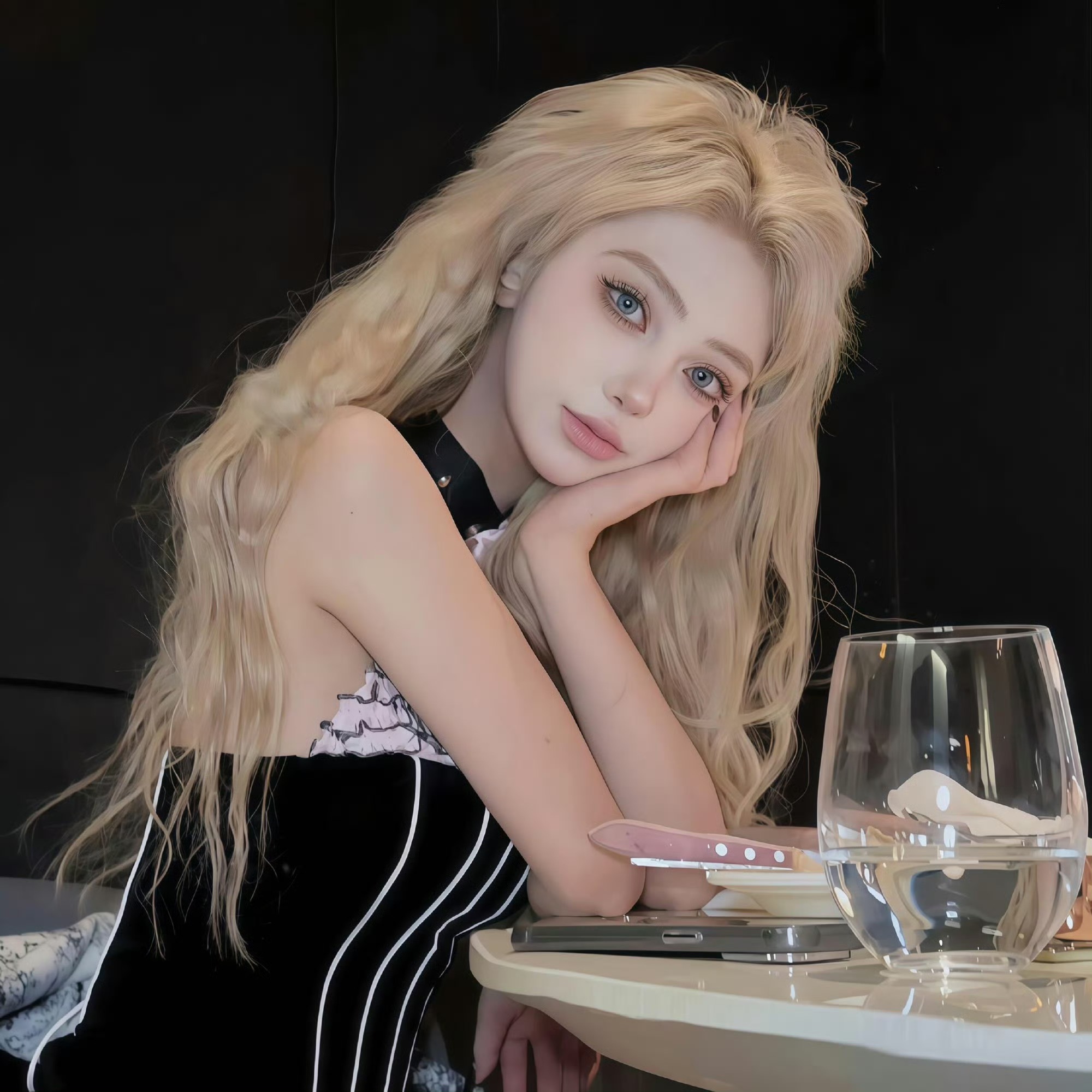 邳州伴游女生晨露的资料