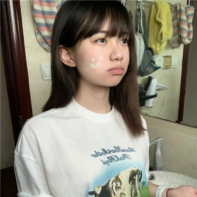 邳州伴游女生邝易云